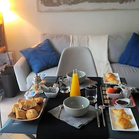 Et Petit Dejeuner Pres De La 3*